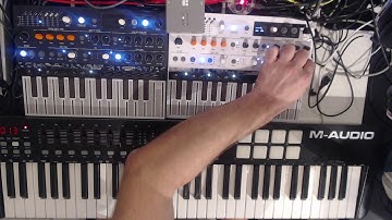Silent Melody - 2 MicroFreaks on just 1 MIDIKeyboard (with MIDIHub