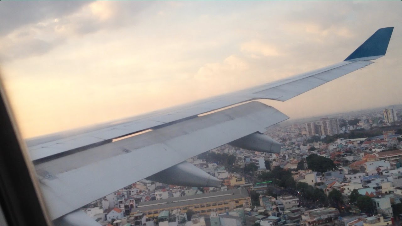 [VN772] Landing Tan Son Nhat Ho Chi Minh City Airbus A330-200 - YouTube
