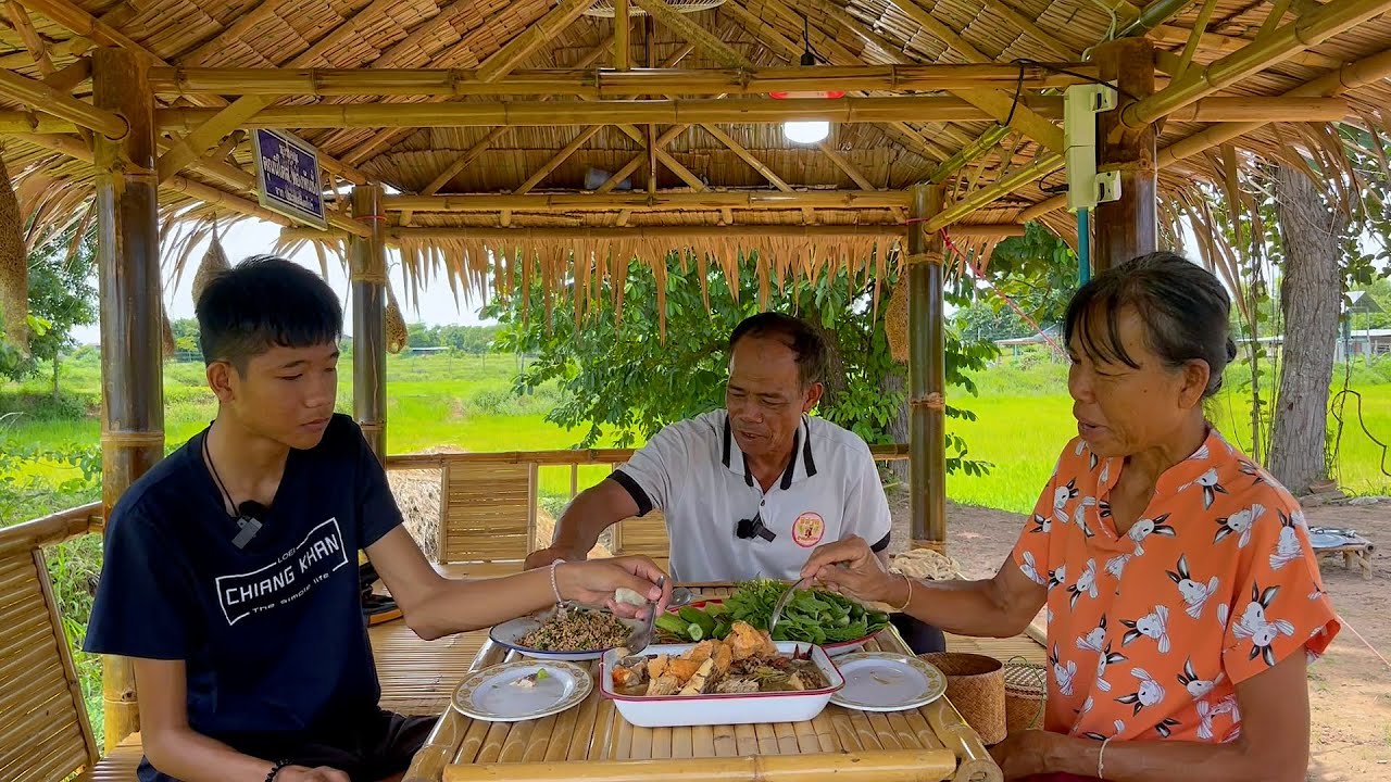 ลาบปลาอิก่ำ หอมๆพริกข้าวคั่ว พร้อมซดต้มปล่ฮ้อนๆ คักขนาด