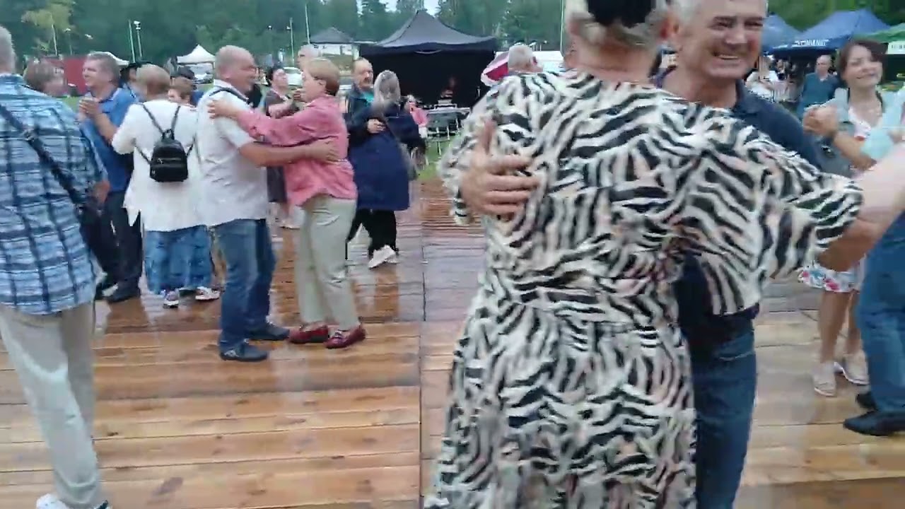 Gdy bym miał gitarę, to bym na niej grał - Ale wspaniała potańcówka w gronie znajomych i przyjaciół 