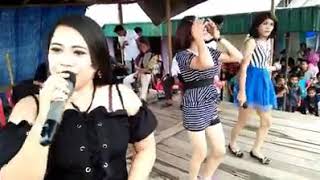 Bencong jatuh saat manggung lucu sekali 😂😂