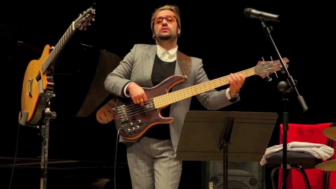 在 YouTube 上观看 Albert Sanz, Munir Hossn, Sergio Martinez "Bird's Eye"
