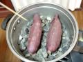 石焼き芋の作り方(家庭で作るレシピ)01 - 鍋と石で作る