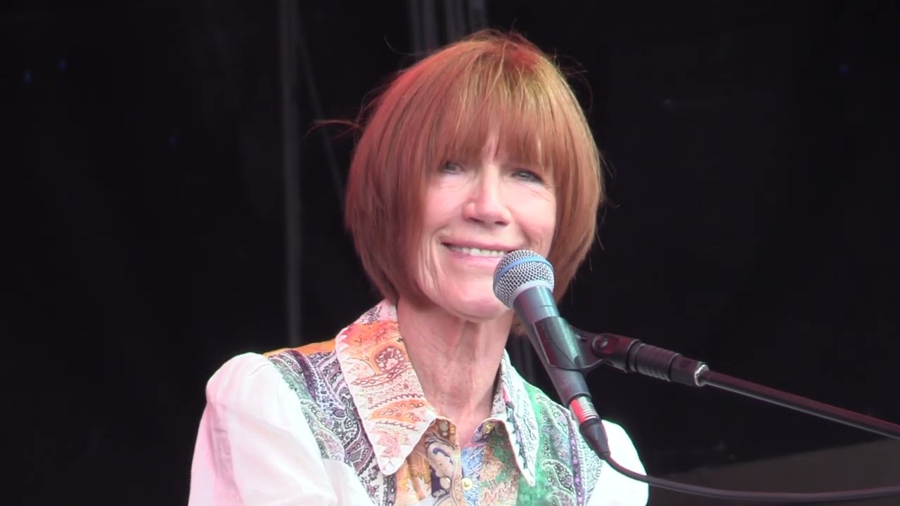 ''Running Up That Hill (A Deal With God)'' - Kiki Dee & Carmello Luggeri Cropredy 2023