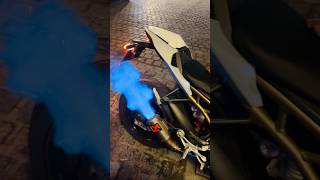 BMW S1000RR INSANE Exhaust Sound 🔥 Flame Shot 😈 #trending #bmw #bmws1000rr #viralposts #viraltrend