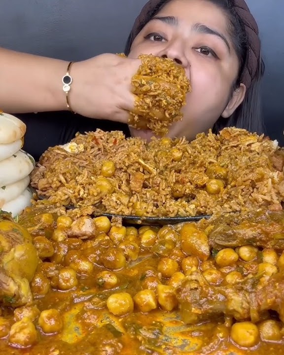 SPICY CHANA CHICKEN INDONESIAN CHICKEN FRIED RICE WITH EGGS AND FLUFFY BUTTER KULCHA | EATING ASMR