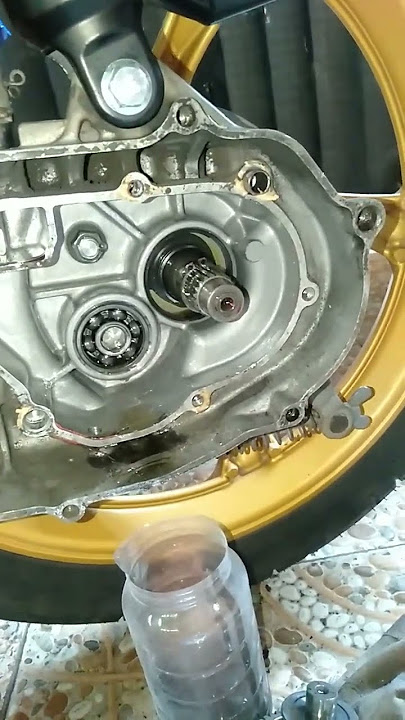 deteksi dini penyebab ban belakang goyang pada motor matic.