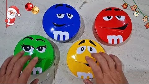 ASMR Tapping & Crinkling on M&M