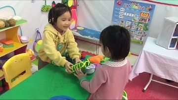 Video dự thi “Xây dựng & sử dụng môi trường GD lấy trẻ làm TT” lớp 4- 5TA1 trường MN Quang Tiến