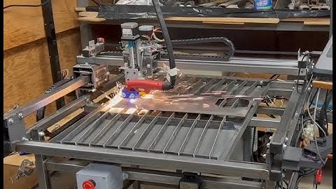 First cut on my homemade CNC plasma cutter DIY