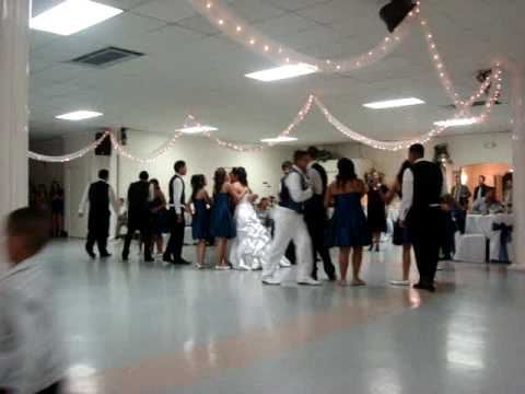 Video: Quinceanera Falls At The Dance Of Her Party