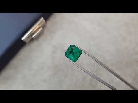 Vivid Green Colombian Emerald 5.95 ct, Gubelin Video  № 2