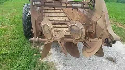 New Idea Model 17 Manure Spreader
