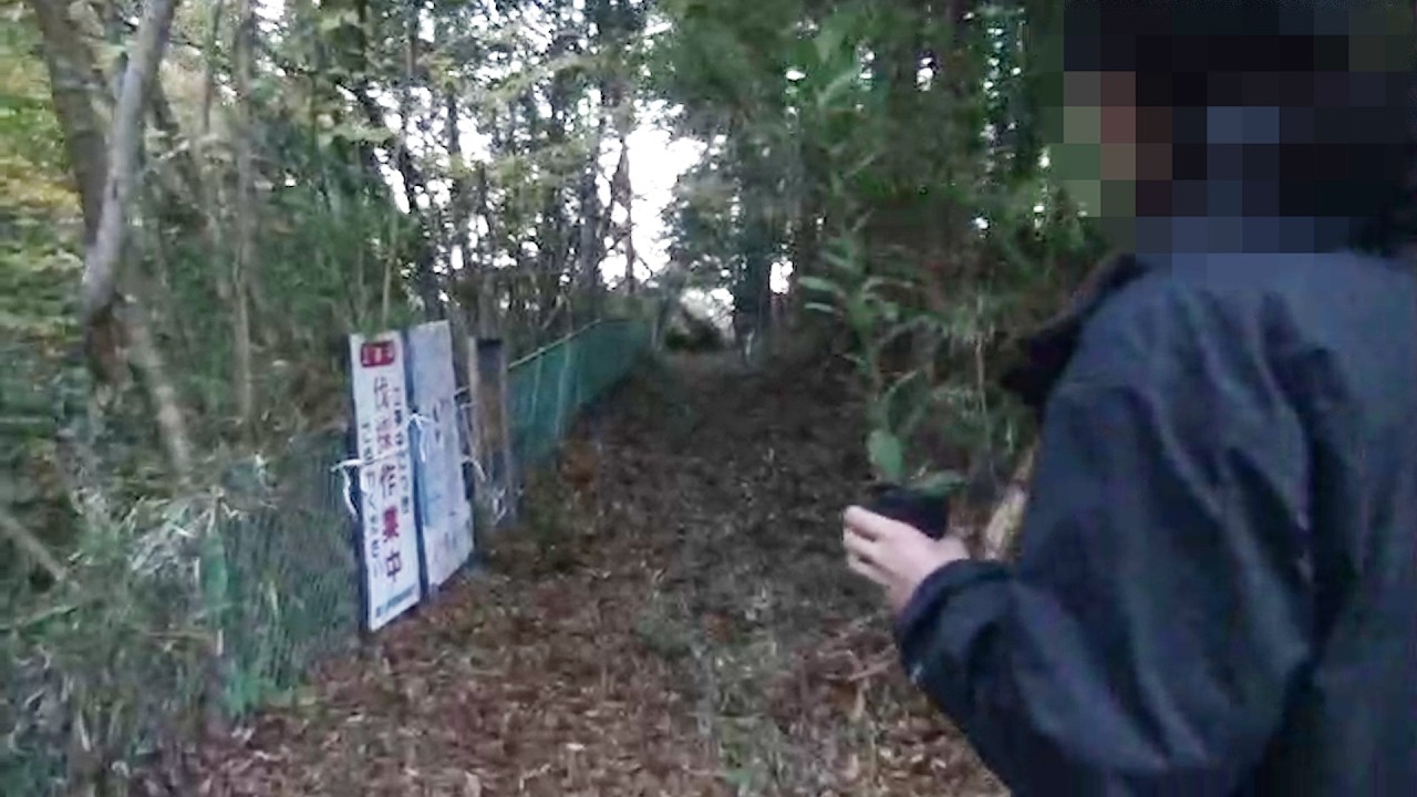 【心霊闇動画】埋めてあったものには理由がある!苗木を植えるために夜の山を掘ったカップル。地中の"箱"を開けてしまったその後が恐ろしい…【箱】【33】