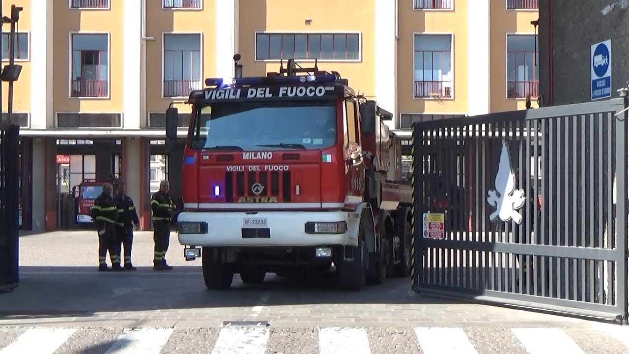 [FISCHIO] RARE Partenza Autogru VVF Milano in emergenza - YouTube