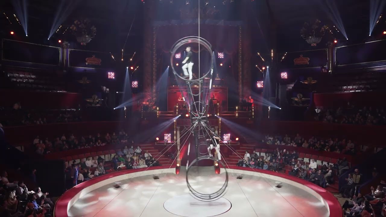 Wheel Of Death - Cirque D’hivier Bouglione. Sian España and Ray Navas