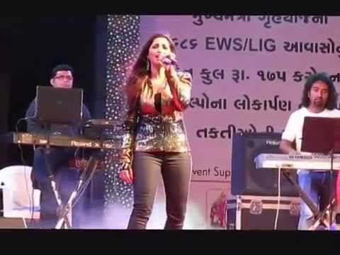 Jaadu Hai Nasha Hai Song By Shreya Goshal At Surat Night Merathon