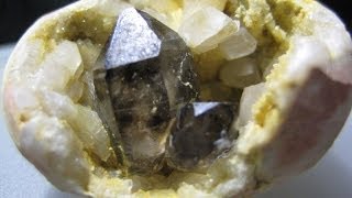 Geodes - Cutting and Opening Mooralla Crystals | Liz Kreate