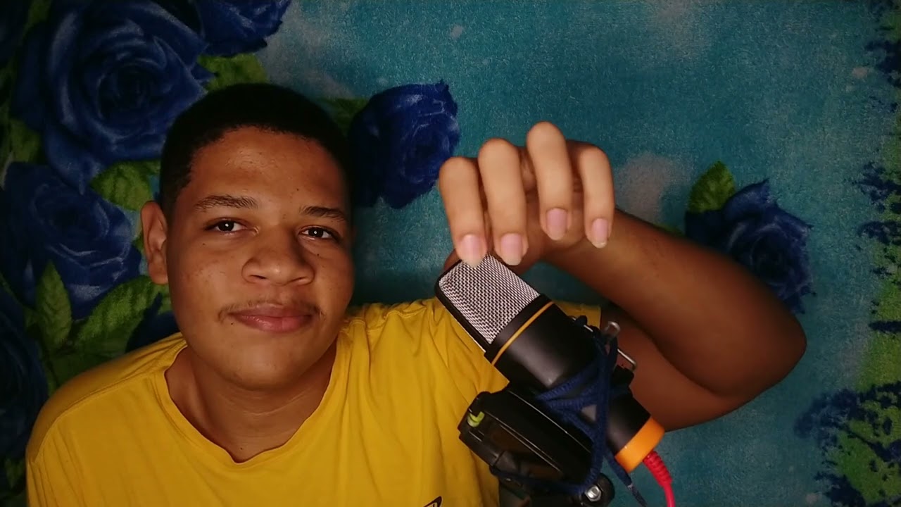 Léo ASMR - Arranhando o microfone/Mic scratching.