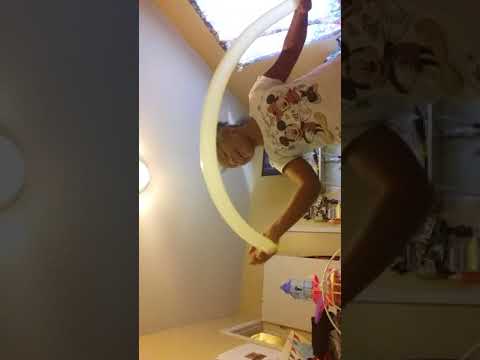 How to make a balloon necklace