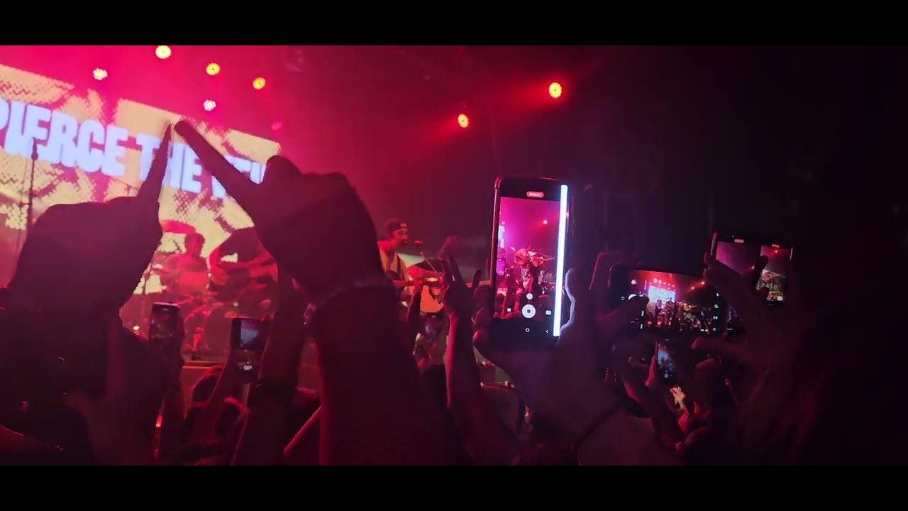 Pierce The Veil Bulletproof Love Argentina 2024 - YouTube