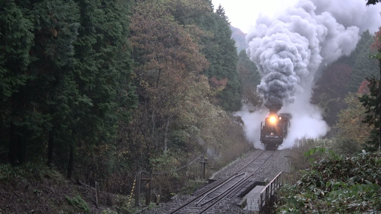 Steam Locomotive powerful C571 Shinome Straight in the rain