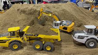 #45 CABIN FEVER 2026 | Liebherr R945 XDRC Excavator Volvo A40G ADT Truck RC Toys Uzaktan kumandalı