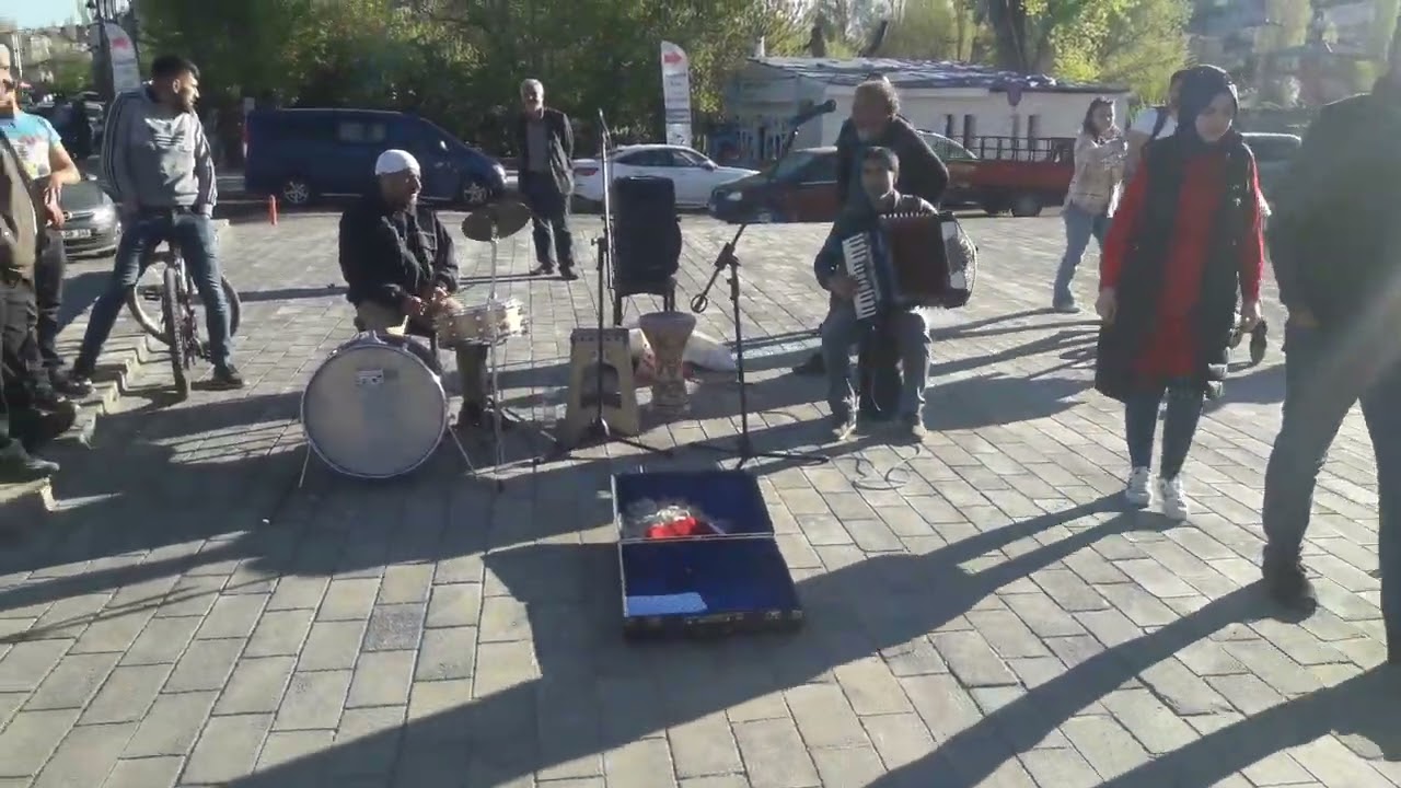 kars'taki sokak konseri.