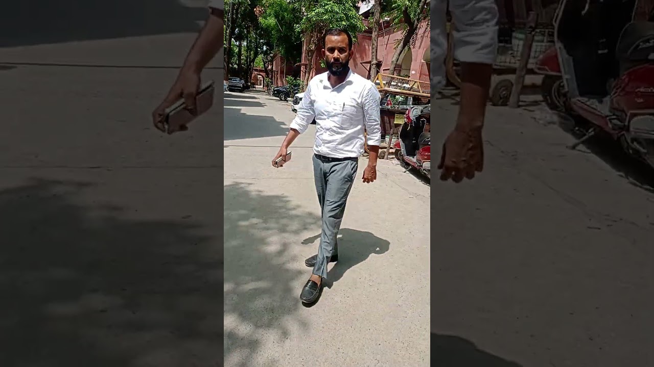 Meerut bar association ke bahar