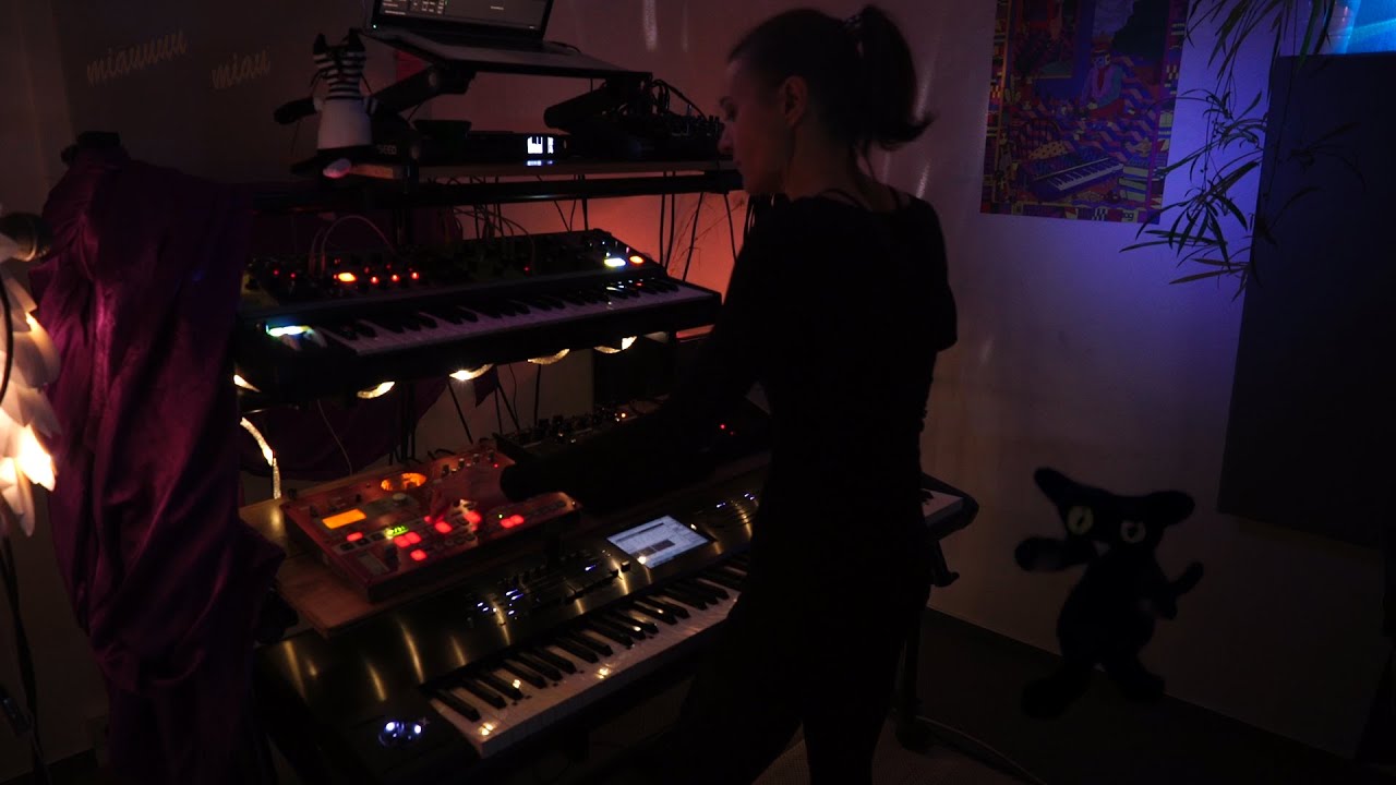 Ambient-Chaos Studio Live Performance Number 98: Akkamiau