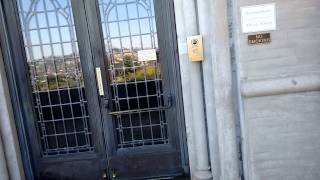Visiting the cemetery where Michael Jackson is buried screenshot 4