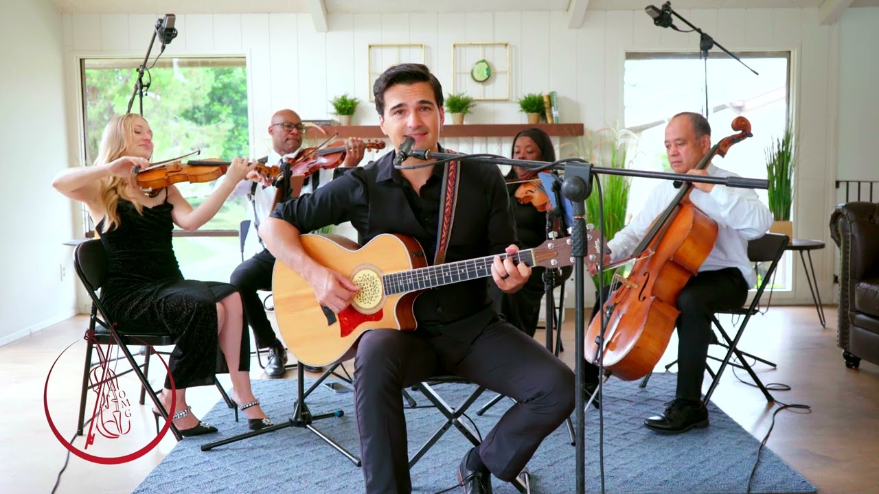 Jose performing Te Entrego A Mi Corazón with string quartet