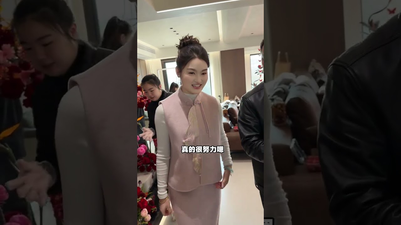 表妹家乔迁大喜的日子，全家人去表妹家暖居送祝福