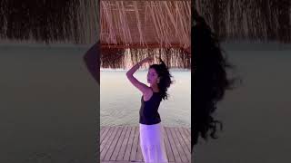 Gecesiyle Gündüzüyle Kendine Has Stili Ile Rojbin Erden Güzelliği Bırakıyoruz