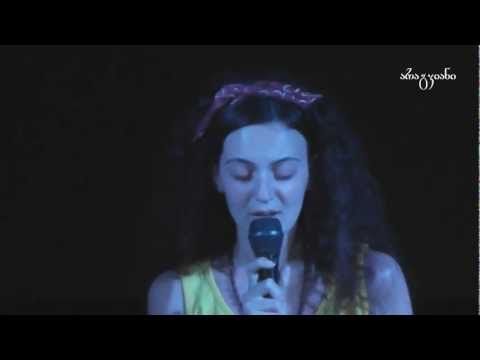 წვიმს შუაფხოში - კითხულობს ნიაკო პატარაშვილი