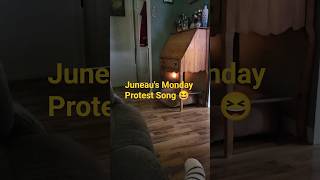 Juneau's Monday Protest Song 🎵 😆 🤣 😂 #juneauthesinginghusky #siberianhusky #singinghusky #huskysongs