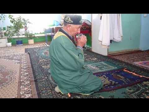 Мусульманин с кораном. Чтение корана в мечети кул шариф. Мулла читать. Мулла читать. Имам татарстана.