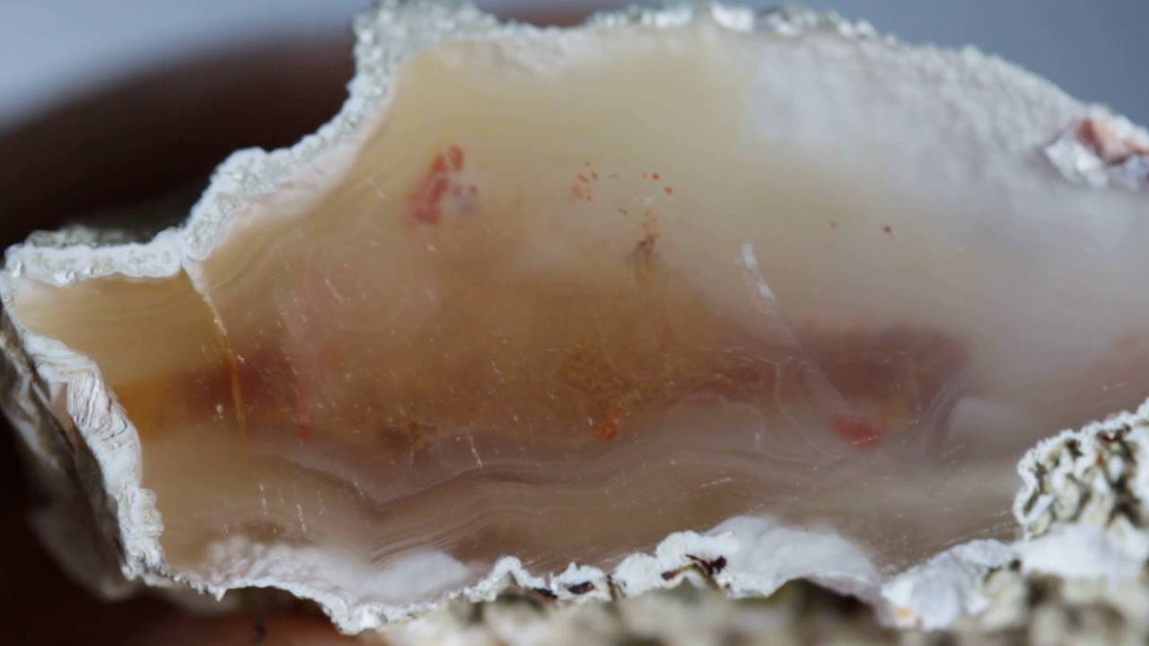 Enhydro agate / chalcedony