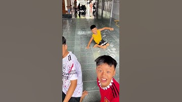 Cậu bé nhà nghèo tốt bụng | Ăn Mừng Ronaldo