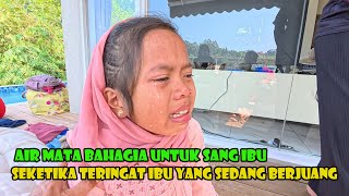 Download Lagu Rona Bahagia Bocah Galengan Sawah..Dapat Bingkisan Pakaian Serba Mewah. MP3 Download Lagu Rona Bahagia Bocah Galengan Sawah..Dapat Bingkisan Pakaian Serba Mewah. MP3