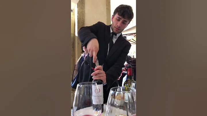 How did he do that with the cork??? That’s elegant table service!! - DayDayNews