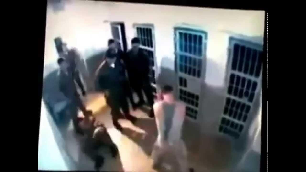 Блогершу посадили на бутылку за оскорбление. Школьника сажают на бутылку. Блогершу посадили на бутылку за оскорбление. Солдата сажают на бутылку. Блогершу посадили на бутылку за оскорбление.