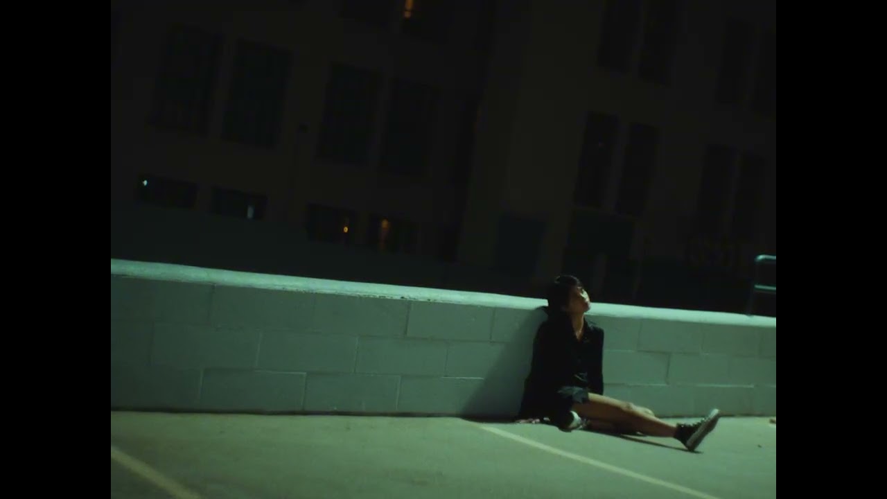 Guarda Dolly Ave - Hot Garbage (Official Visualizer) su YouTube Guarda Dolly Ave - Hot Garbage (Official Visualizer) su YouTube