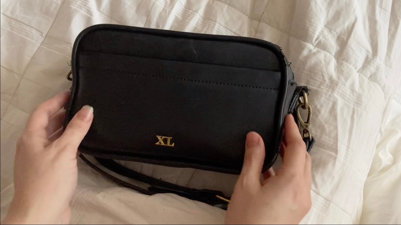 ASMR What's in My Purse (no talking, gum chewing)