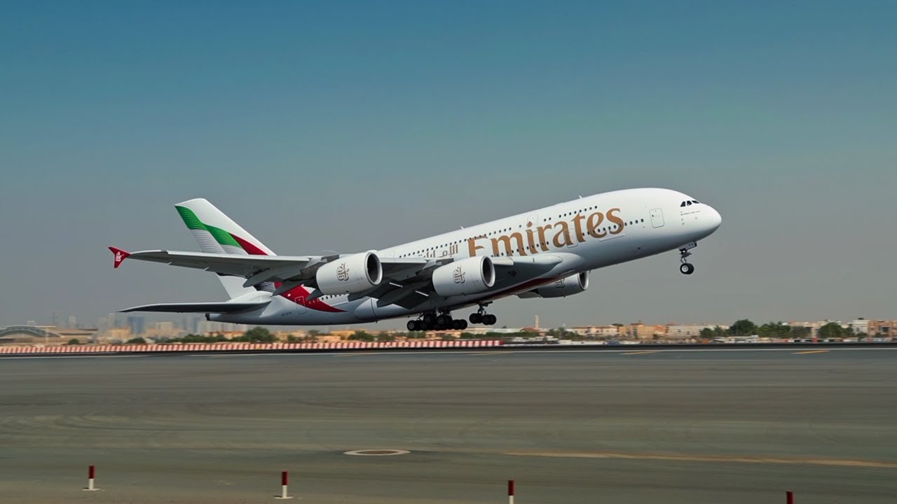 Epic Flypast at the 2023 Dubai Airshow with A380 and 777 | Emirates