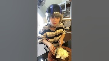 1001 cắt cách hành tây không bị cay mắt của Em Hà . #meohaymoingay #meovat  #meovathay #thinhhanh