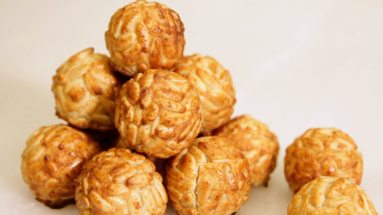 Panellets de pinyons: com fer-los a casa amb èxit i de forma fàcil