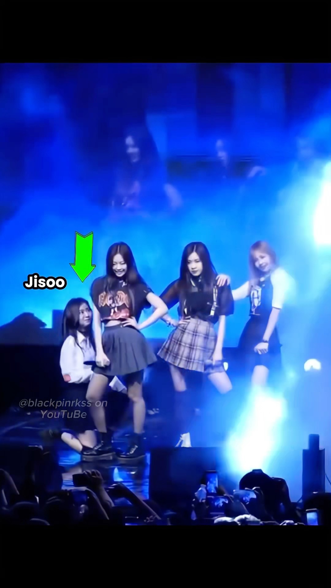 Jisoo was shy when posing at the end of the song unlike the other members!! #blackpink #jisoo