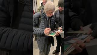 Эдуард Артемьев раздает автографы / Eduard Artemiev signing autographs (01/03/2021)