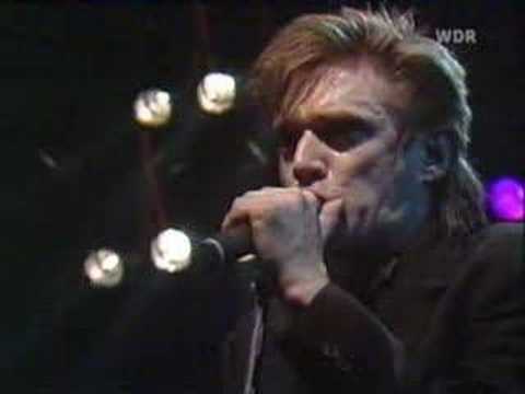 Einsturzende Neubauten - Haus Der Luge/Epilog (Live 1990) - YouTube